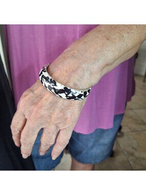 SEA SHELL BRACELET CUFF BRACELET BLACK AND WHITE HANDCRAFTED SHELL MARBLED CUFF